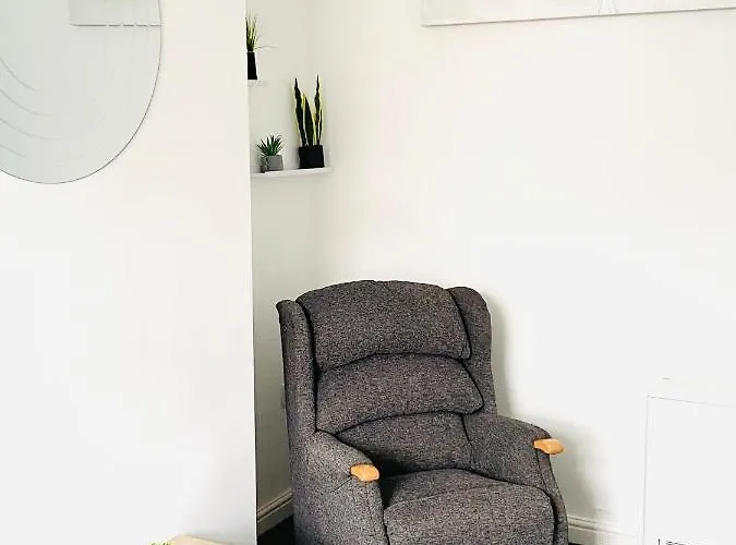 Beautiful 4 Bedroom 2 Bathroom House Close To Centre * Leeds (West Yorkshire)