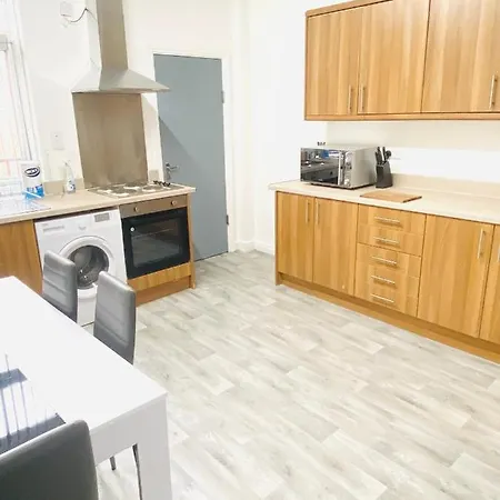 Beautiful 4 Bedroom 2 Bathroom House Close To Centre Casa vacanze Leeds (West Yorkshire)