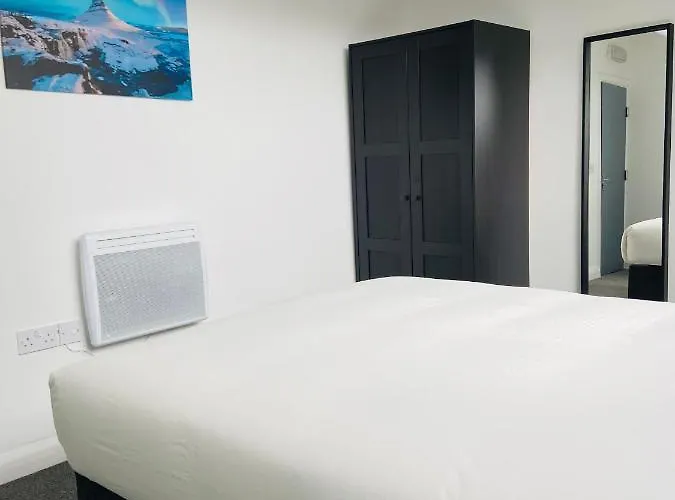 度假居 Beautiful 4 Bedroom 2 Bathroom House Close To Centre