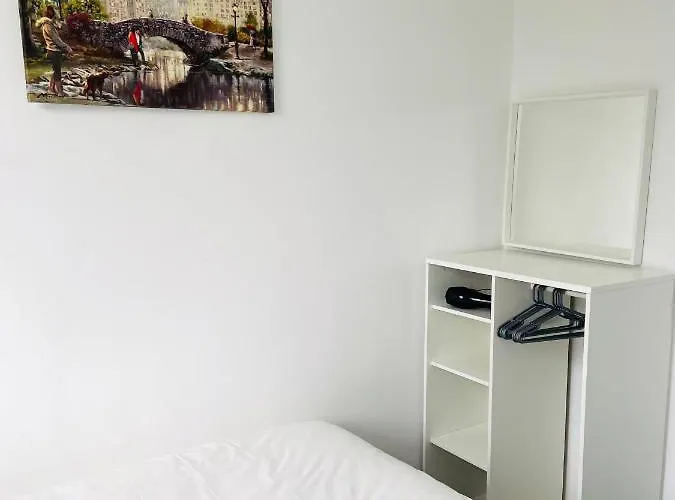 度假居 Beautiful 4 Bedroom 2 Bathroom House Close To Centre *